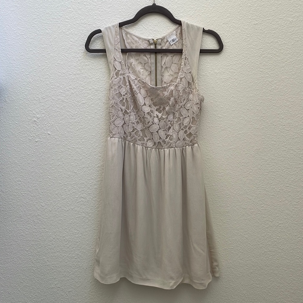Cooperative lace bodice dress. Ivory cream exposed zipper size 0